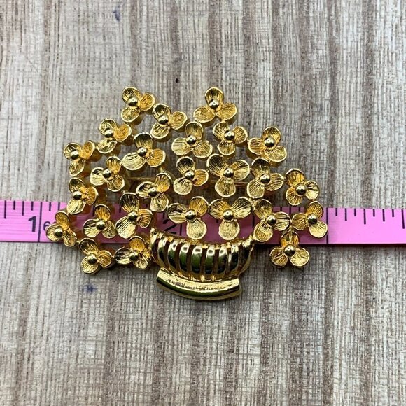 Monet Vintage Bouquet Flower Basket Gold Tone Brooch Pin - Picture 8 of 8
